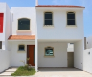 VENDO CASA A BUEN PRECIO EN FRACC. LOMAS DEL SOL